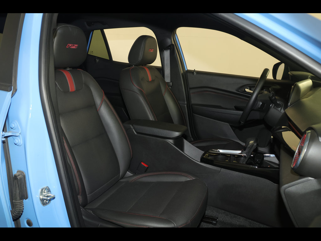 Used 2024 Chevrolet Trax RS w/ Sunroof Package FWD image 28