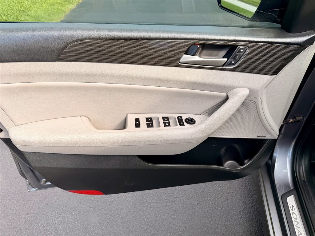Used 2018 Hyundai Sonata Limited w/ Ultimate Package 07 FWD image 26