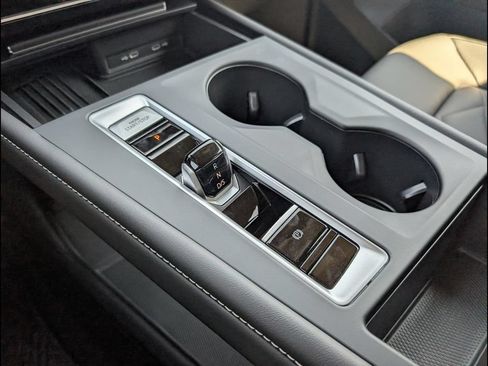 Certified 2025 Volkswagen Atlas SE FWD image 20