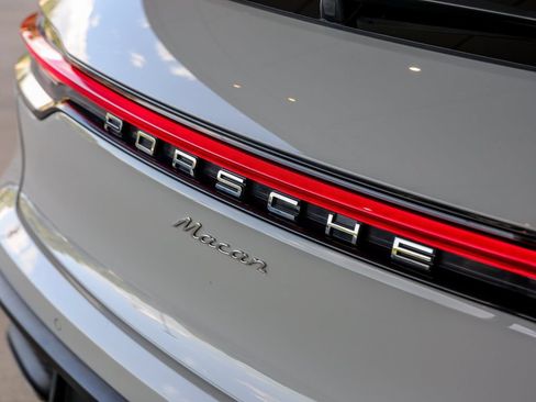 Certified 2024 Porsche Macan AWD/4WD image 13