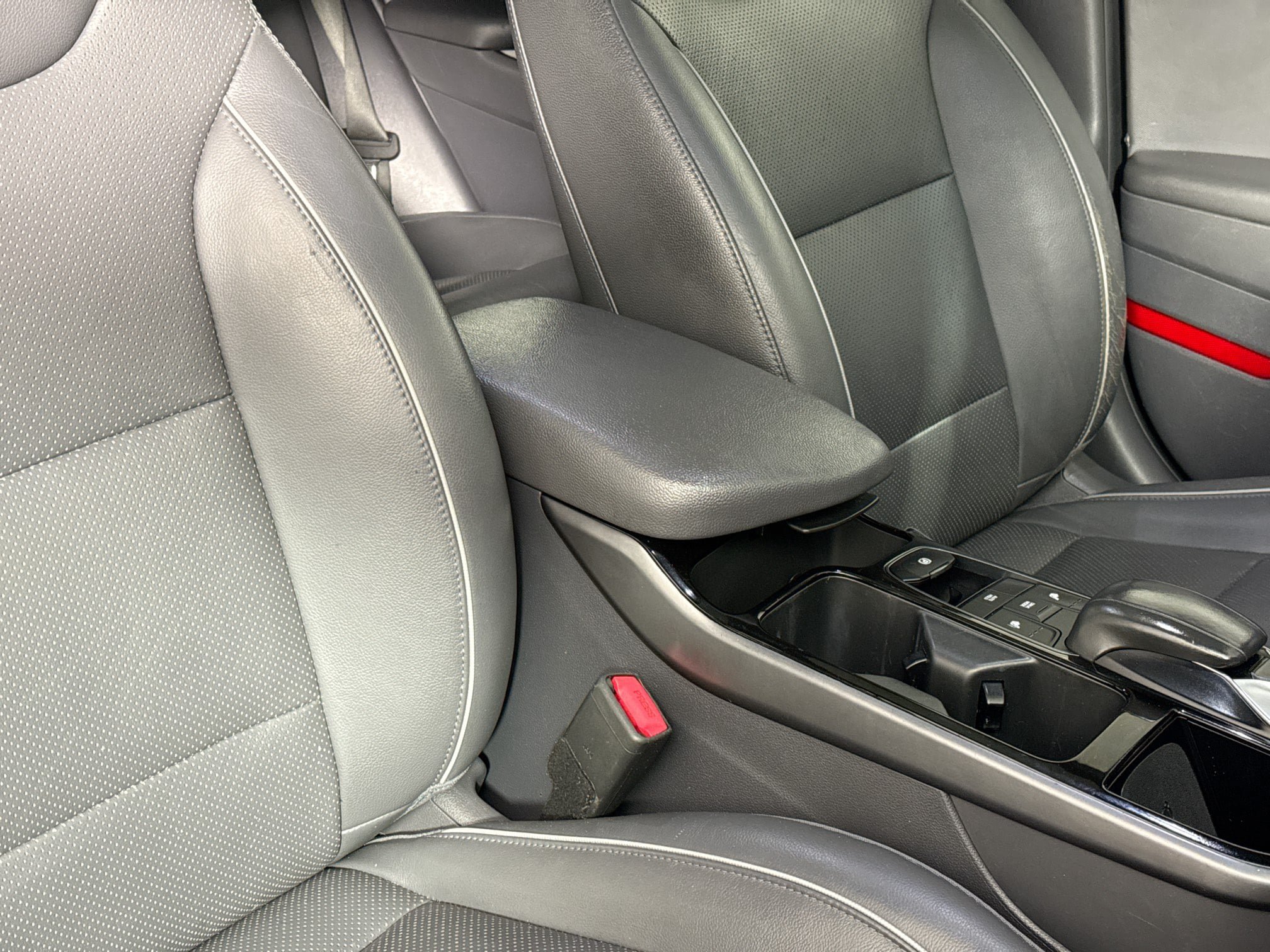 Used 2021 Hyundai Ioniq Limited FWD image 37