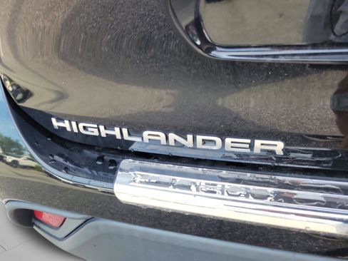 Used 2021 Toyota Highlander XLE AWD/4WD image 24