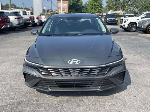 Certified 2025 Hyundai Elantra SE w/ Cargo Package FWD image 2