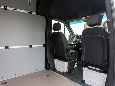 Used 2024 Mercedes-Benz Sprinter 2500 image 36