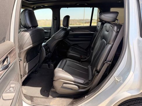 Used 2024 Jeep Grand Cherokee L Limited w/ Luxury Tech Group II AWD/4WD image 4