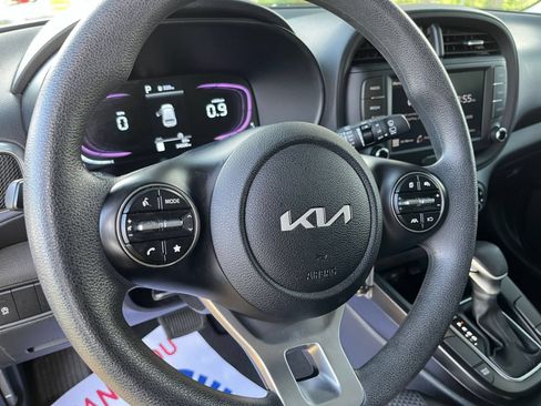 Used 2025 Kia Soul LX w/ LX Technology Package FWD image 21