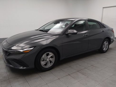 Used 2025 Hyundai Elantra SE FWD image 2