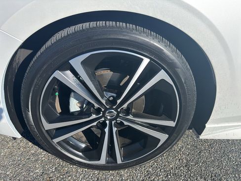 Used 2022 Nissan Sentra SR w/ Trunk Package image 19