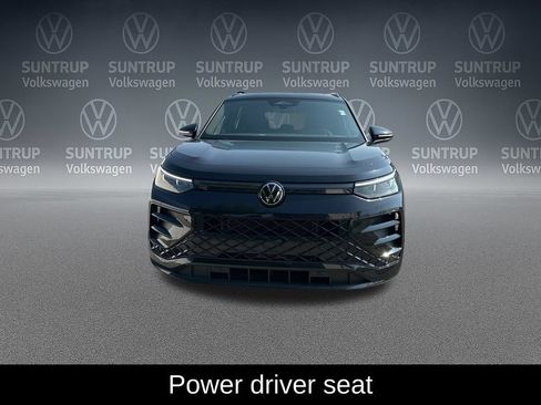 Used 2025 Volkswagen Tiguan SE R-Line FWD image 10