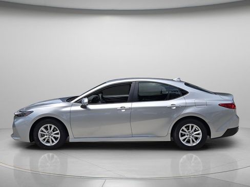 Used 2026 Toyota Camry LE FWD image 5