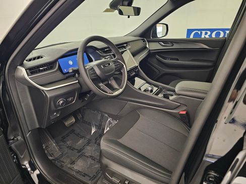 New 2025 Jeep Grand Cherokee Laredo X w/ Luxury Tech Group I image 11