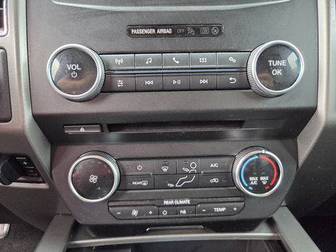 Used 2018 Ford Expedition Max XLT image 27