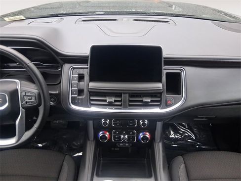 Used 2024 GMC Yukon XL SLE image 11