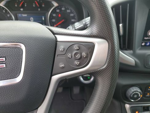 Used 2024 GMC Terrain SLE FWD image 27