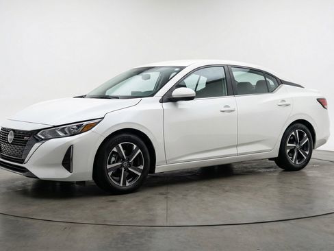 Used 2025 Nissan Sentra SV FWD image 3