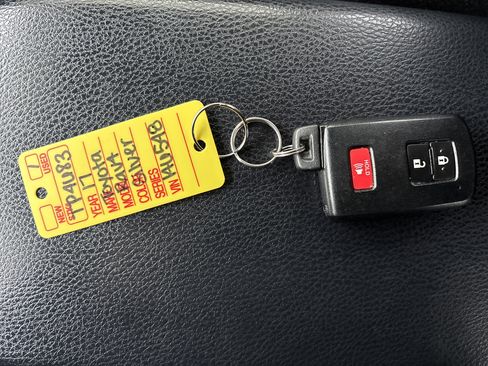 Used 2017 Toyota RAV4 XLE image 29