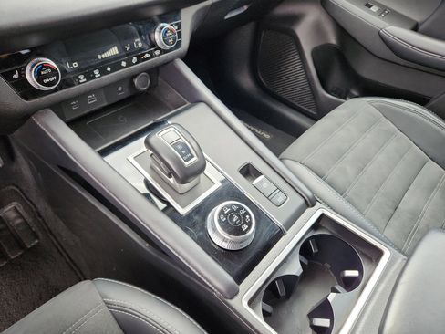 Used 2024 Mitsubishi Outlander SE image 18