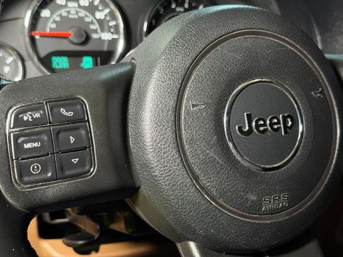 Used 2012 Jeep Wrangler Unlimited Sahara w/ Connectivity Group AWD/4WD image 23