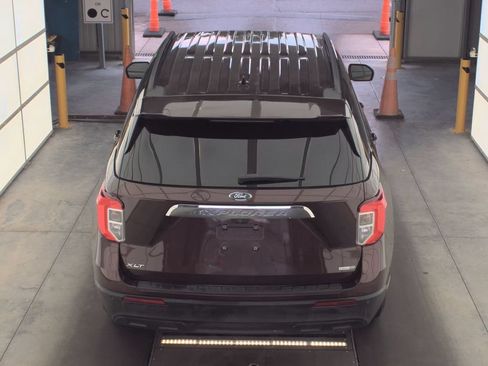 Used 2020 Ford Explorer XLT AWD/4WD image 4