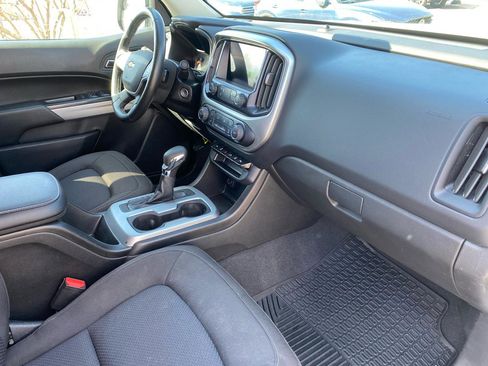 Used 2022 Chevrolet Colorado LT w/ Safety Package image 15