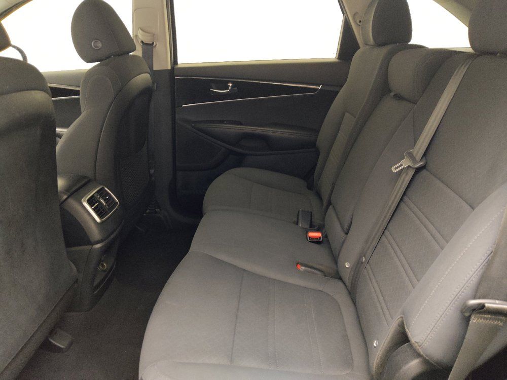 Used 2019 Kia Sorento L FWD image 18