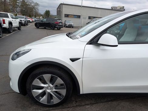 Used 2021 Tesla Model Y Long Range image 2
