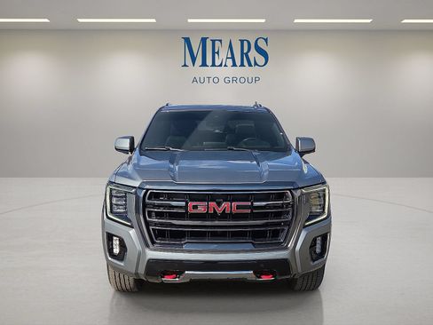 Used 2023 GMC Yukon AT4 w/ AT4 Premium Package AWD/4WD image 8