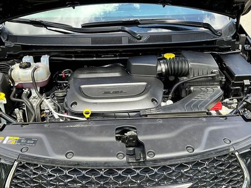 Used 2024 Chrysler Pacifica Touring-L FWD image 27