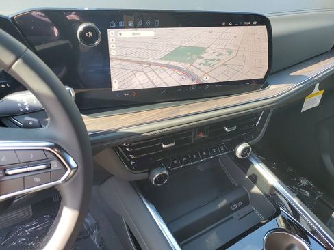 New 2026 Chevrolet Suburban LS image 22