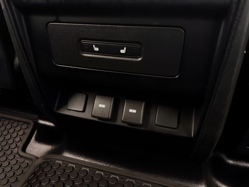 Used 2023 Land Rover Defender 110 X AWD/4WD image 18