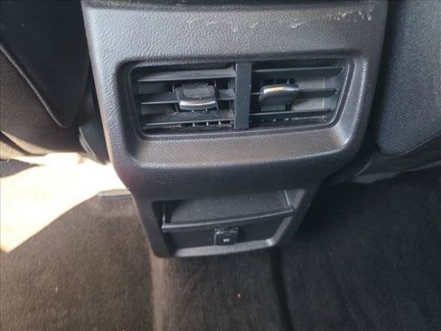 Used 2018 Ford Edge SE FWD image 16