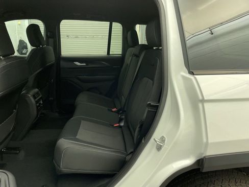 New 2026 Jeep Grand Cherokee Laredo image 15