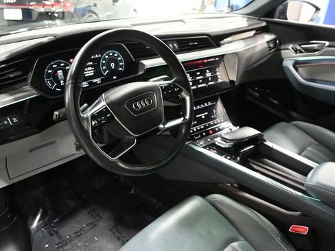 Used 2020 Audi e-tron Prestige w/ Prestige Package image 10