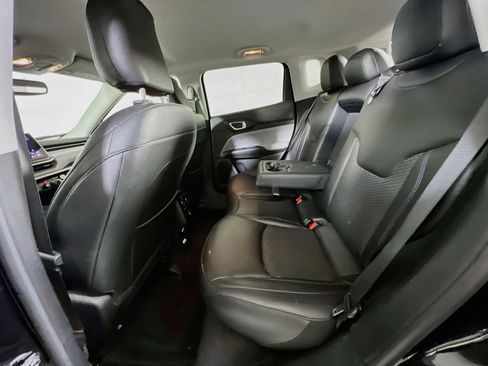 Used 2022 Jeep Compass Latitude w/ Convenience Group AWD/4WD image 22