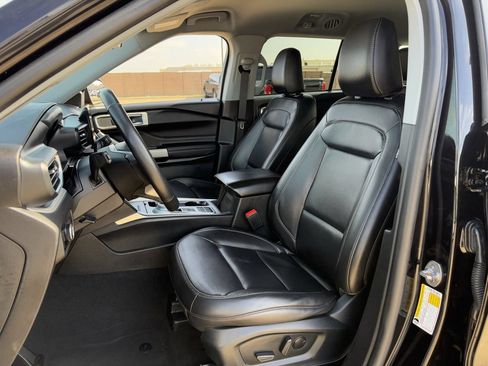 Used 2023 Ford Explorer XLT w/ Equipment Group 202A RWD image 26