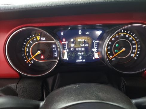 Used 2023 Jeep Wrangler Unlimited Rubicon w/ Cold Weather Group AWD/4WD image 8