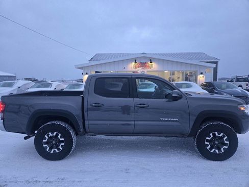 Used 2016 Toyota Tacoma TRD Off-Road image 8