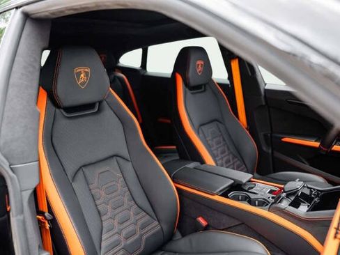 Used 2025 Lamborghini Urus SE AWD/4WD image 13