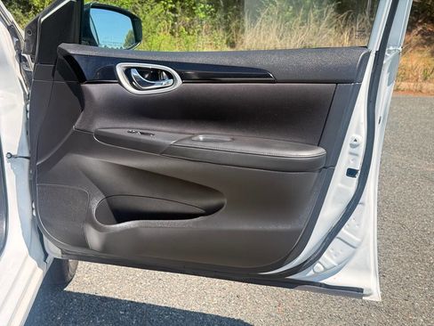 Used 2017 Nissan Sentra SV FWD image 18