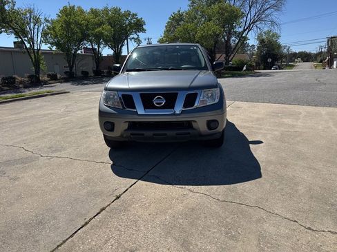 Used 2018 Nissan Frontier SV image 10