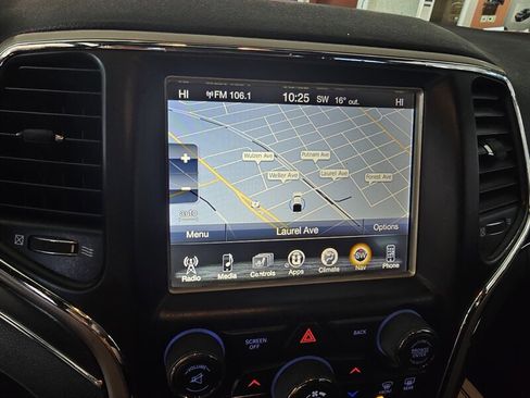 Used 2017 Jeep Grand Cherokee Limited w/ Trailer Tow Group IV image 25