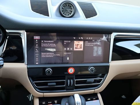 New 2026 Porsche Macan image 23