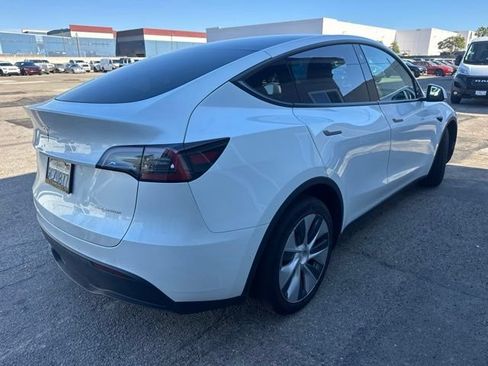 Used 2022 Tesla Model Y Long Range AWD/4WD image 4
