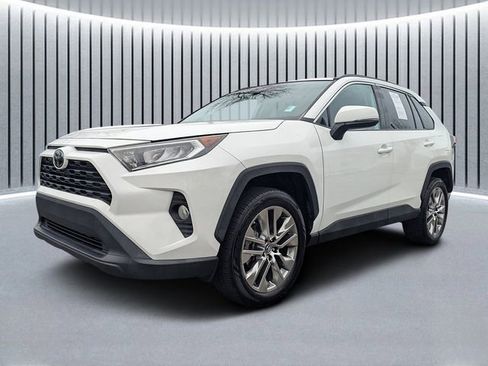 Used 2019 Toyota RAV4 XLE Premium image 7