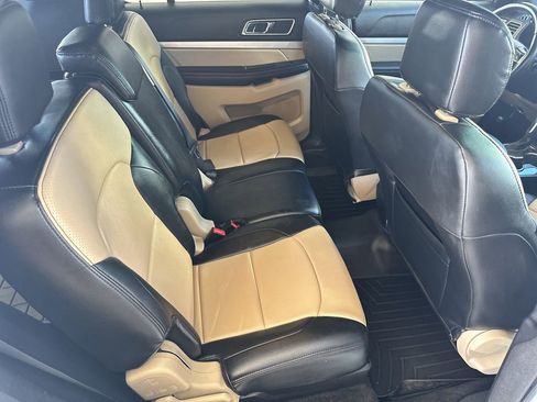 Used 2016 Ford Explorer XLT image 32