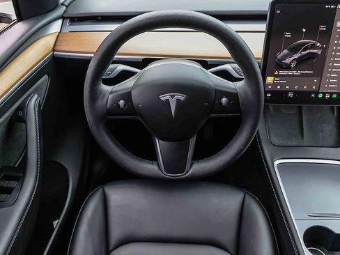 Used 2023 Tesla Model Y AWD image 15