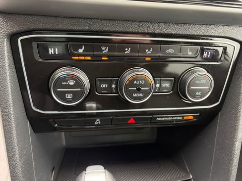 Used 2022 Volkswagen Atlas Cross Sport SEL image 21