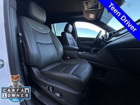 Used 2023 Cadillac XT6 Sport w/ LPO, ONYX Package image 25