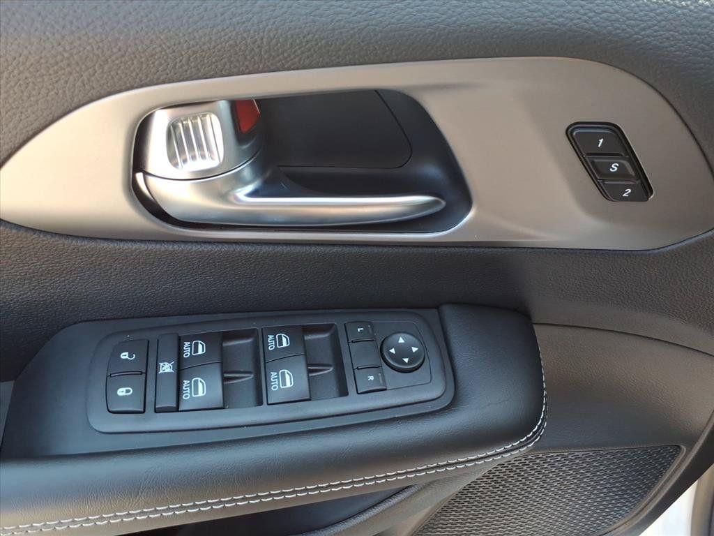 New 2027 Chrysler Pacifica Select FWD image 19