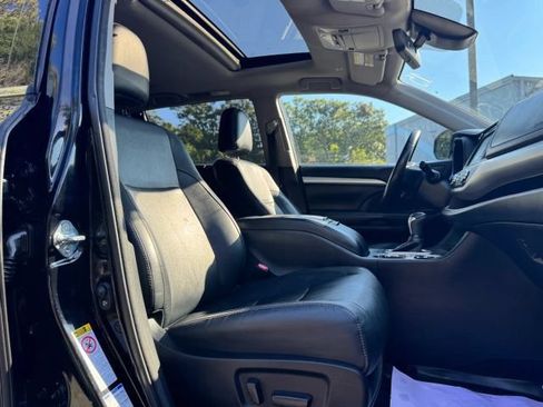 Used 2018 Toyota Highlander XLE AWD/4WD image 26